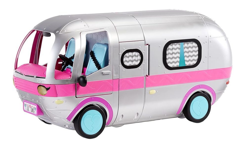 L.O.L. Surprise! LOL Surprise OMG Glamper Caravana de moda con más de 55 sorpresas, amueblada con piscina iluminada, tobogán de agua, literas, bar, baño, armario, barbacoa y cabina de DJ - Edad: 6+